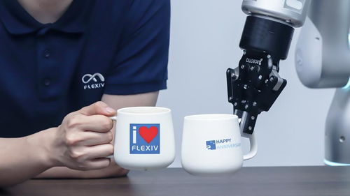 上海閔行企業(yè)率先發(fā)布1.7米全尺寸機器人，融合激光技術(shù)與單腿跳躍能力